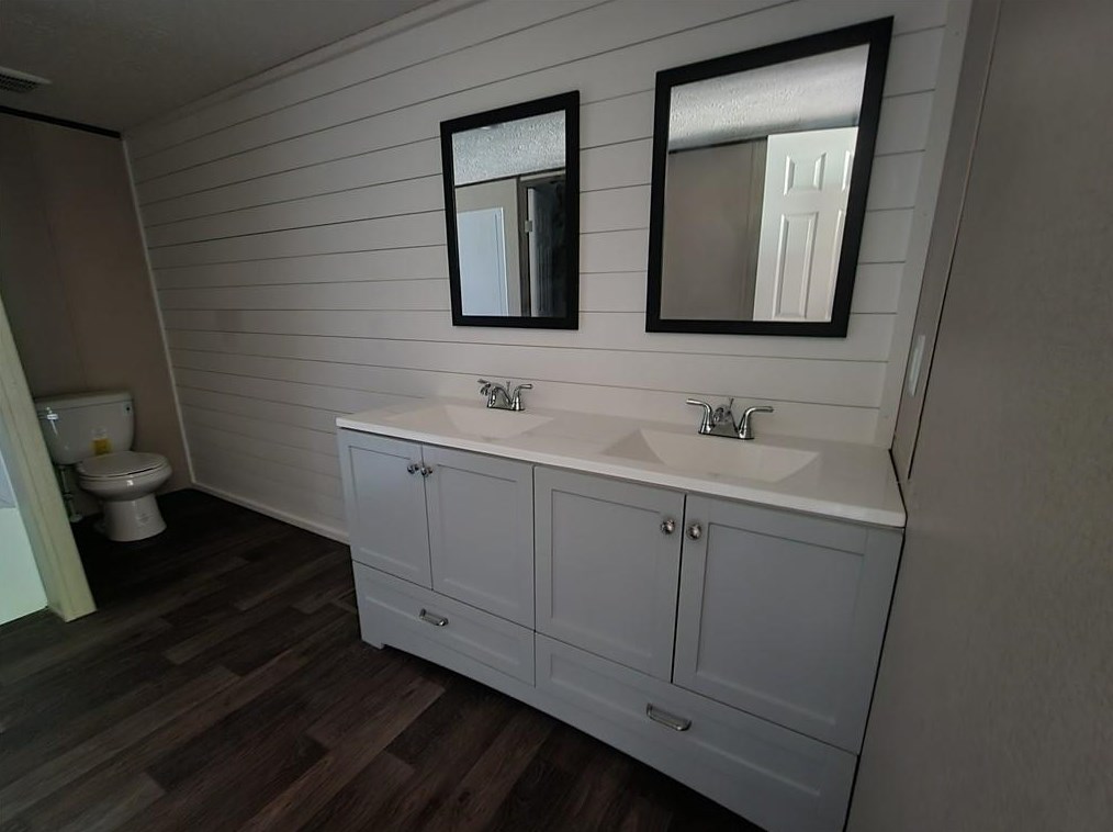 121 Lndg Dr, Calhoun GA 30701-8345 exterior