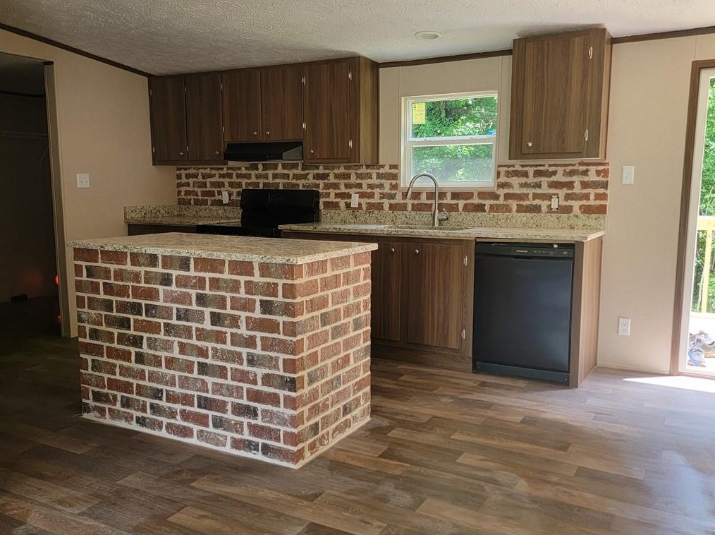 121 Lndg Dr, Calhoun GA 30701-8345 exterior