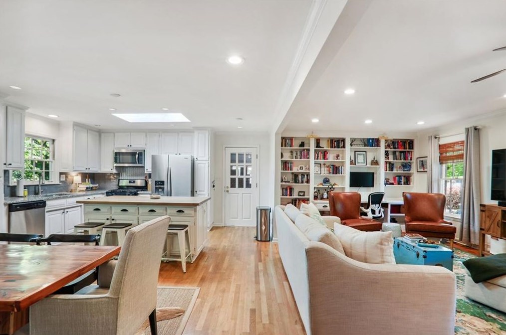 2502 Asbury Ct, Decatur GA  30033-3700 exterior