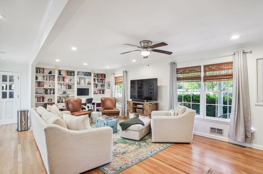 2502 Asbury Ct, Decatur GA  30033-3700 exterior