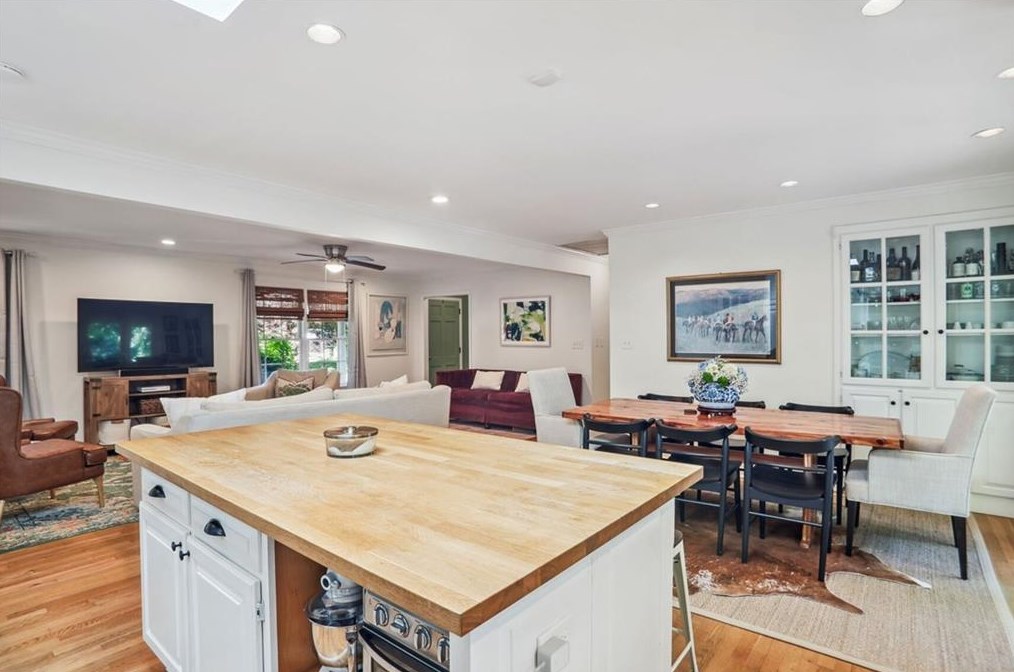 2502 Asbury Ct, Decatur GA  30033-3700 exterior