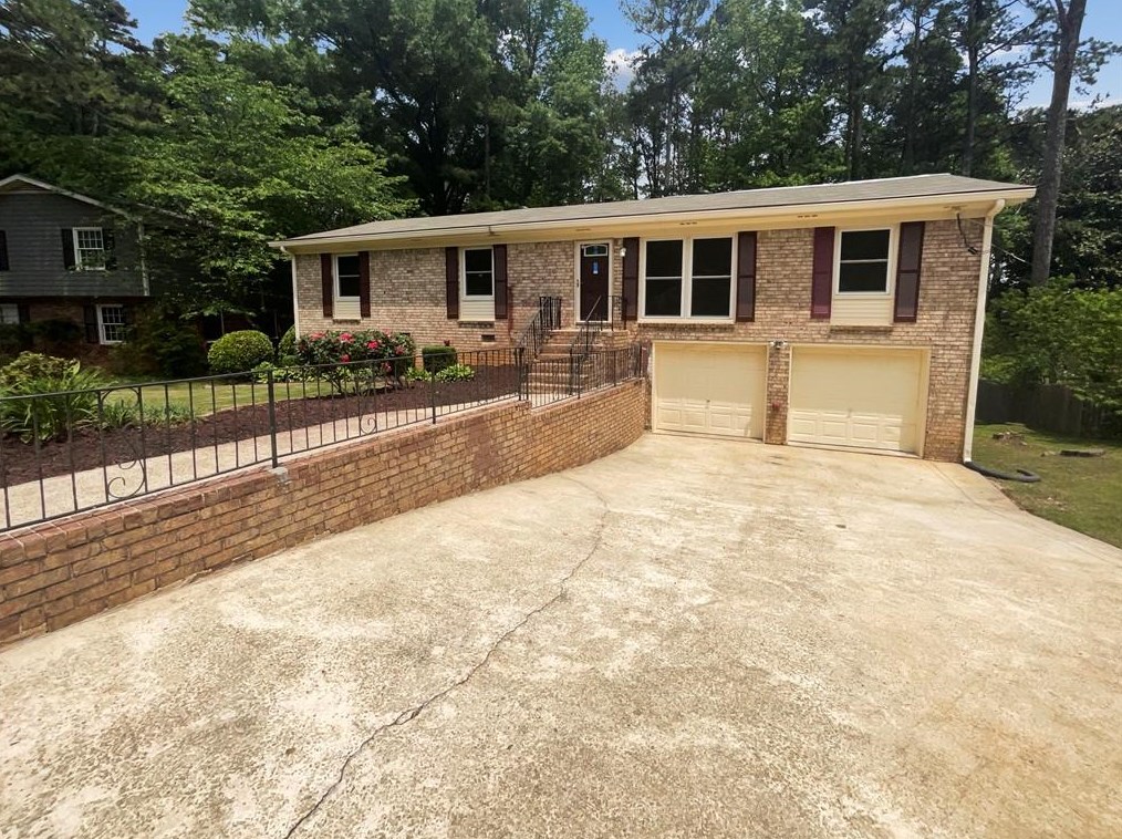1372 Drayton Wood Dr, Tucker GA 30084-7921 exterior