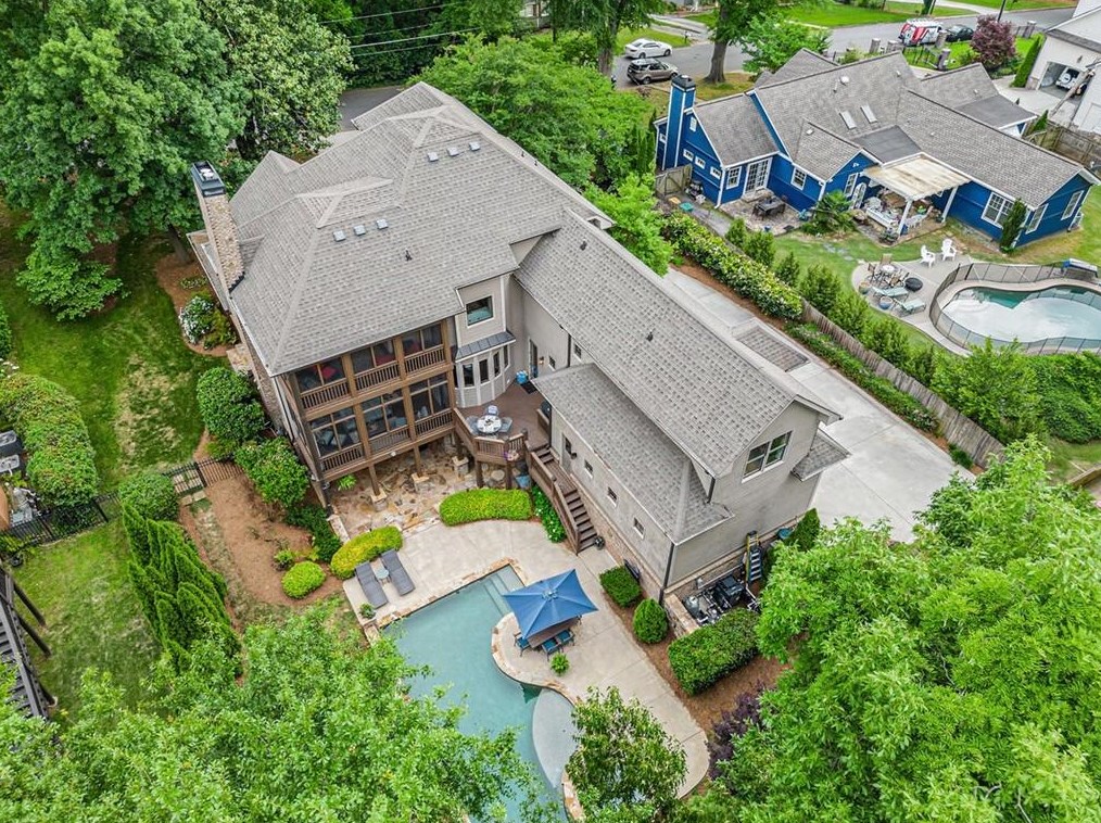 136 Hardeman Rd, Atlanta GA  30342-2532 exterior