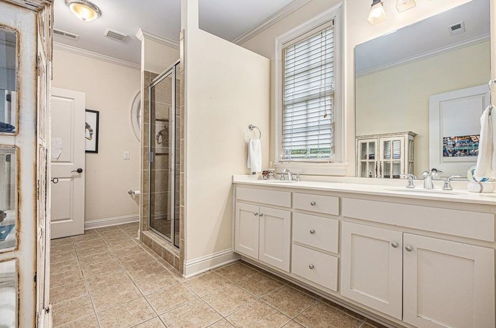 136 Hardeman Rd, Atlanta GA  30342-2532 exterior