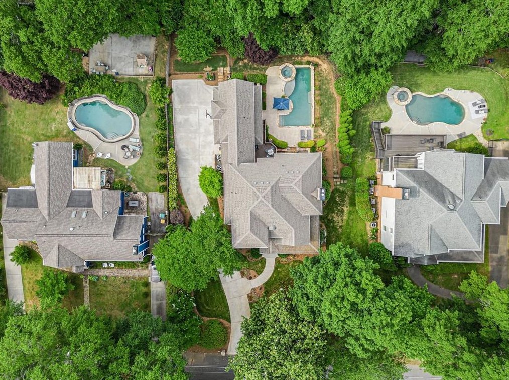 136 Hardeman Rd, Atlanta GA  30342-2532 exterior