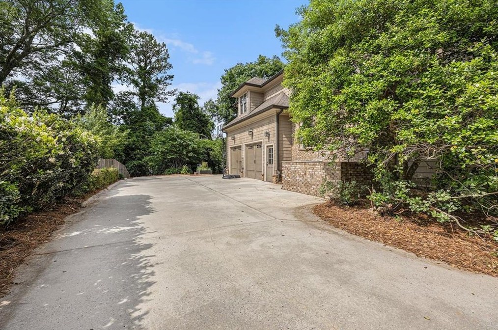 136 Hardeman Rd, Atlanta GA  30342-2532 exterior