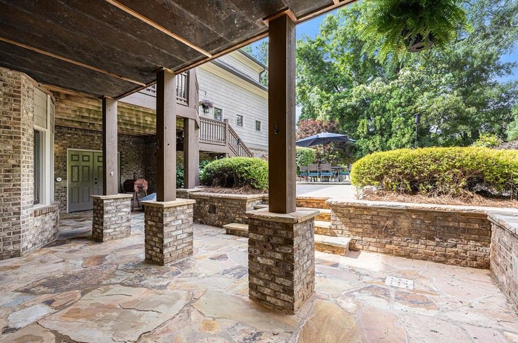 136 Hardeman Rd, Atlanta GA  30342-2532 exterior