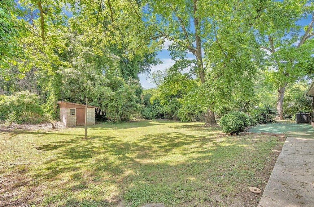 4417 Herschel Rd, Atlanta GA  30337-4903 exterior