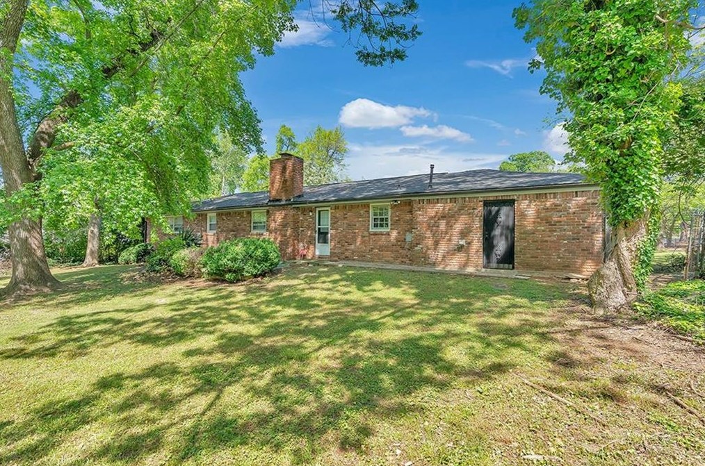 4417 Herschel Rd, Atlanta GA  30337-4903 exterior