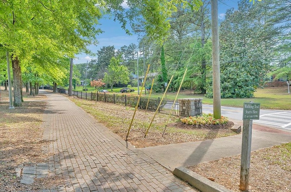 4417 Herschel Rd, Atlanta GA  30337-4903 exterior