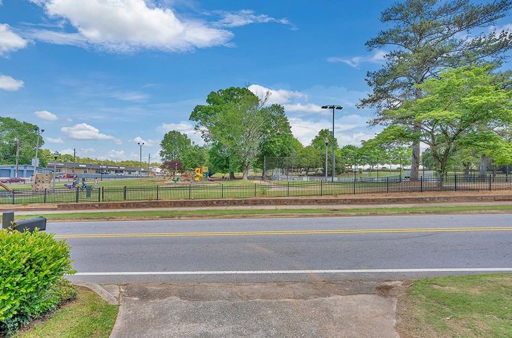 4417 Herschel Rd, Atlanta GA  30337-4903 exterior