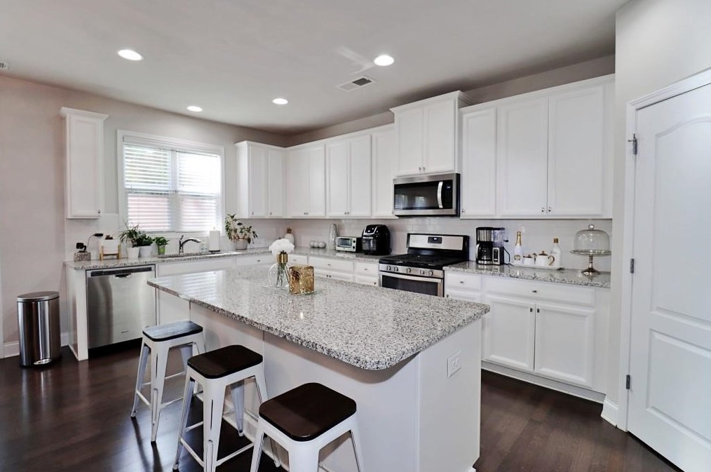 2532 Ozella Pl, Atlanta GA  30331-8095 exterior