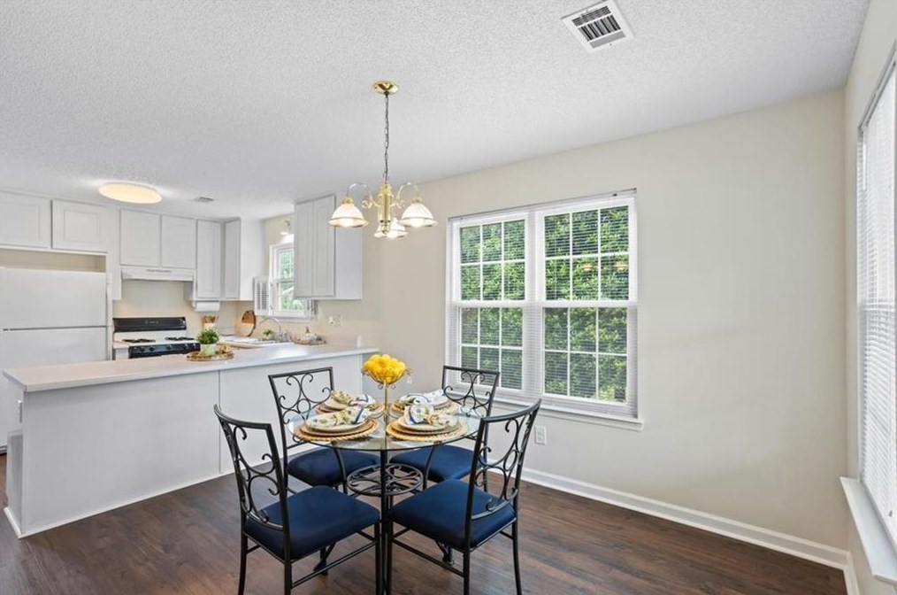 6775 Chesepeake Pt, Rex GA 30273-2236 exterior