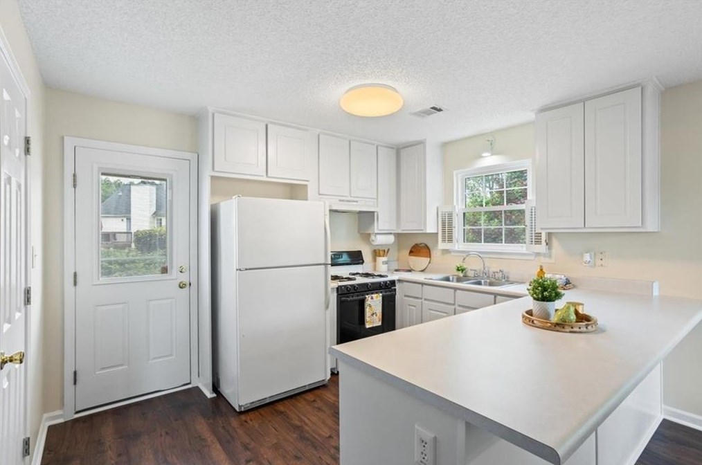 6775 Chesepeake Pt, Rex GA 30273-2236 exterior