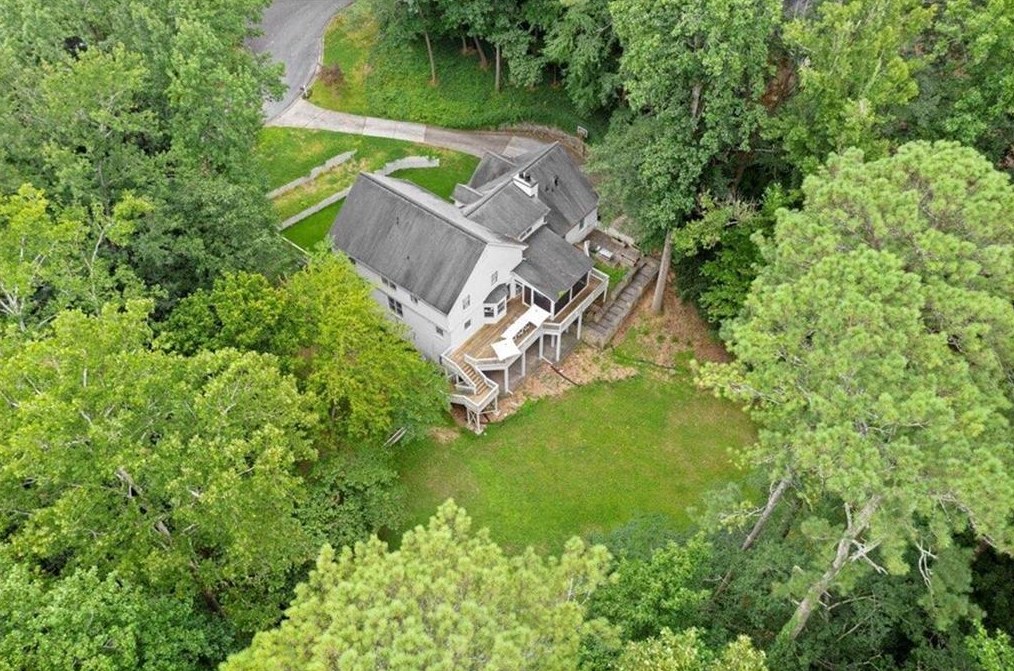 5300 New London Trce, Atlanta GA  30327-4966 exterior