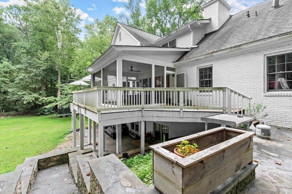 5300 New London Trce, Atlanta GA  30327-4966 exterior