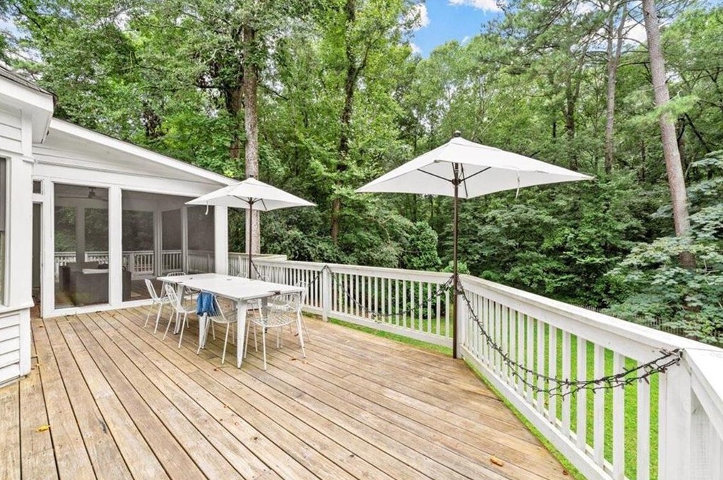 5300 New London Trce, Atlanta GA  30327-4966 exterior