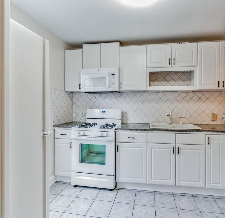 1818 Cumberland Valley Pl, Smyrna GA  30080-8105 exterior