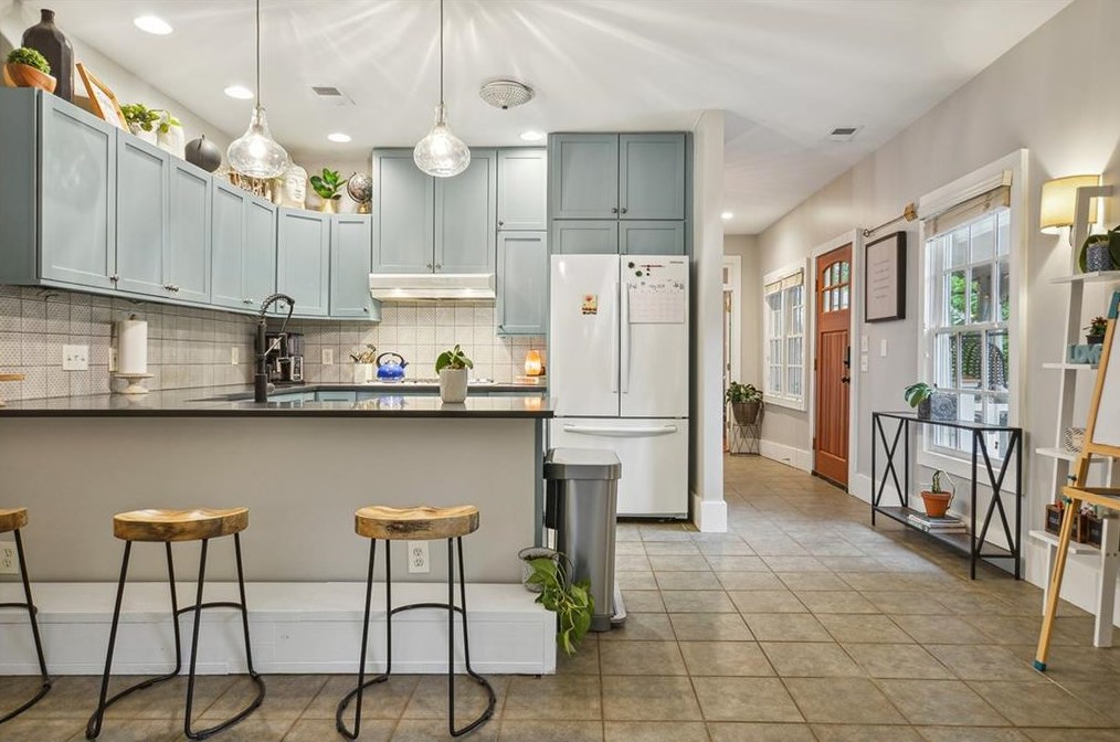 137 Ridgeland Ave, Decatur GA  30030-2055 exterior