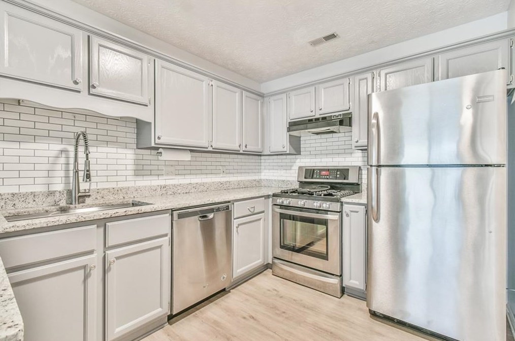 2920 Barnwood Xing, Duluth GA 30097-2184 exterior