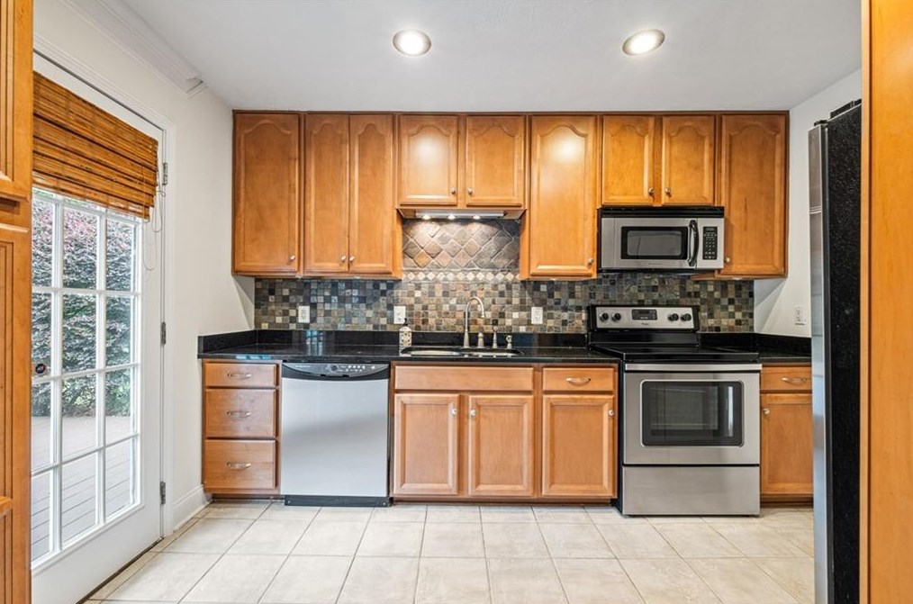 3710 Cooper Lake Rd, Smyrna GA  30082-3316 exterior