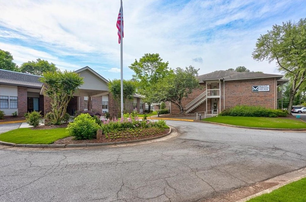 475 Mount Vernon Hwy, Atlanta GA  30328-4164 exterior