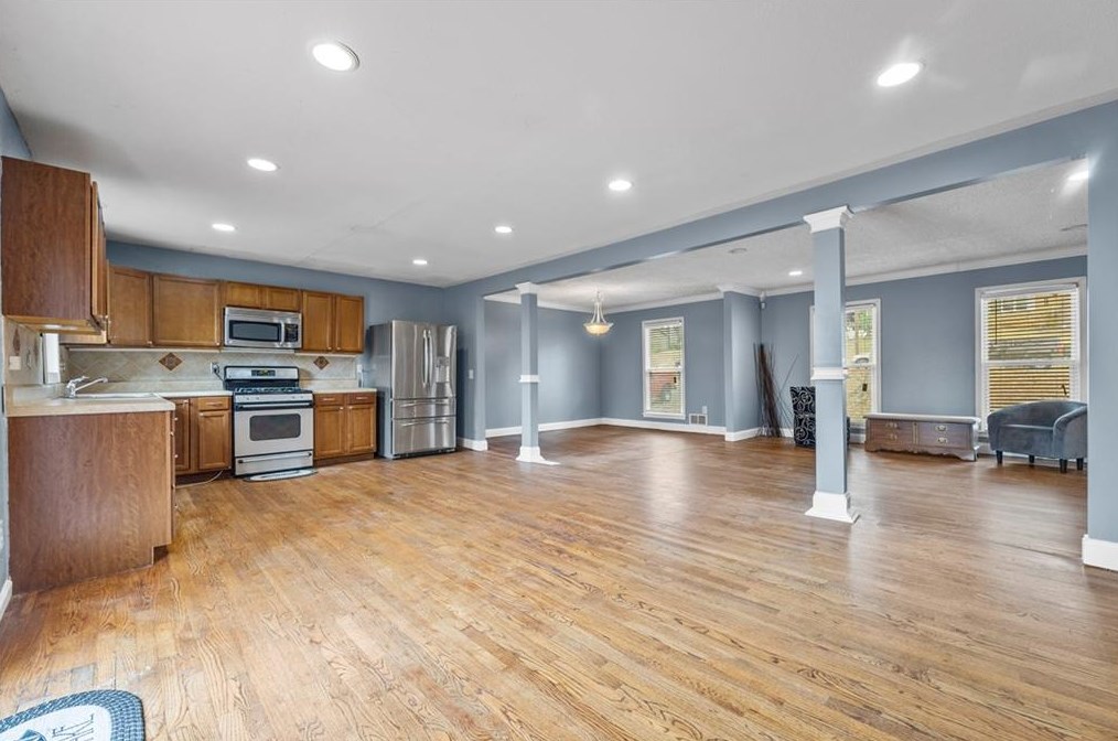 3233 Kingfisher Dr, Decatur GA  30034-4219 exterior