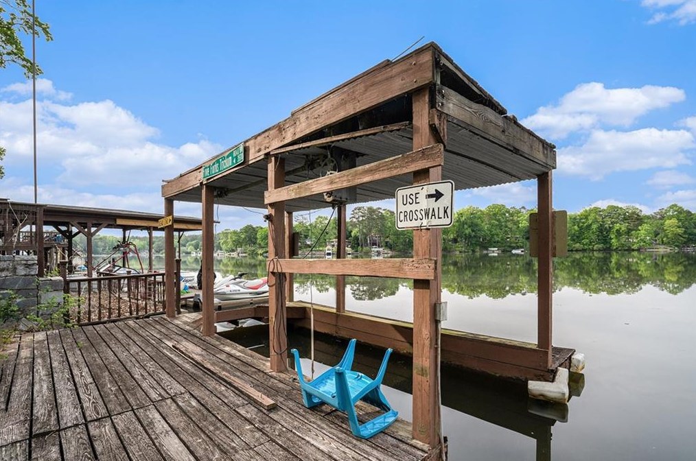 8486 Lake Dr, Lithonia GA  30039-6562 exterior