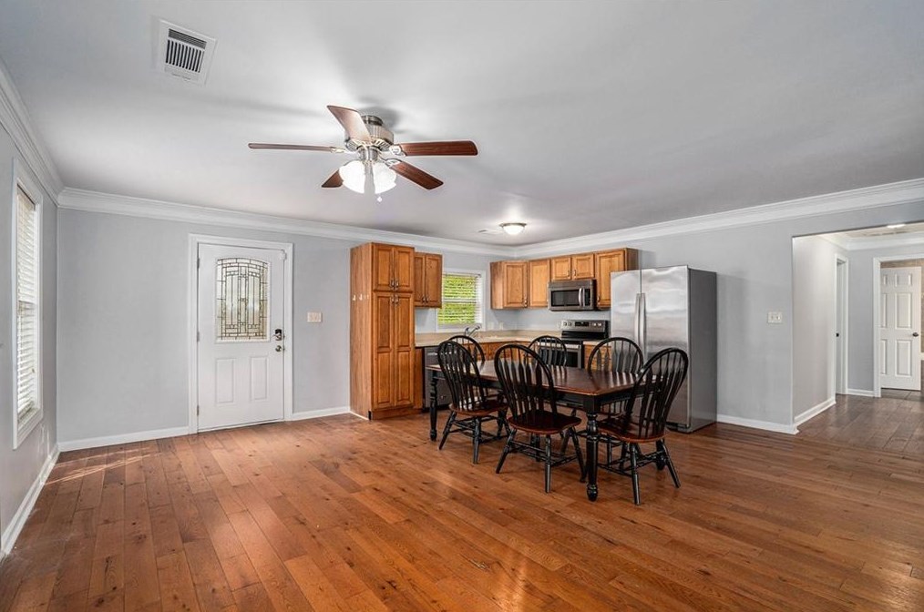 8486 Lake Dr, Lithonia GA  30039-6562 exterior