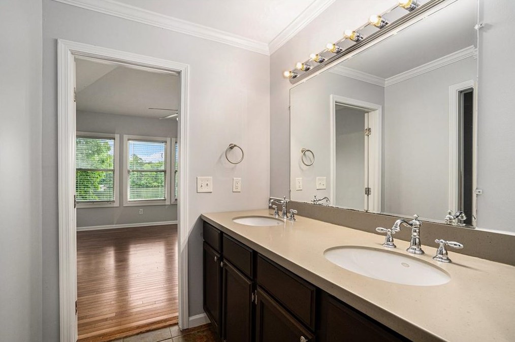 8486 Lake Dr, Lithonia GA  30039-6562 exterior