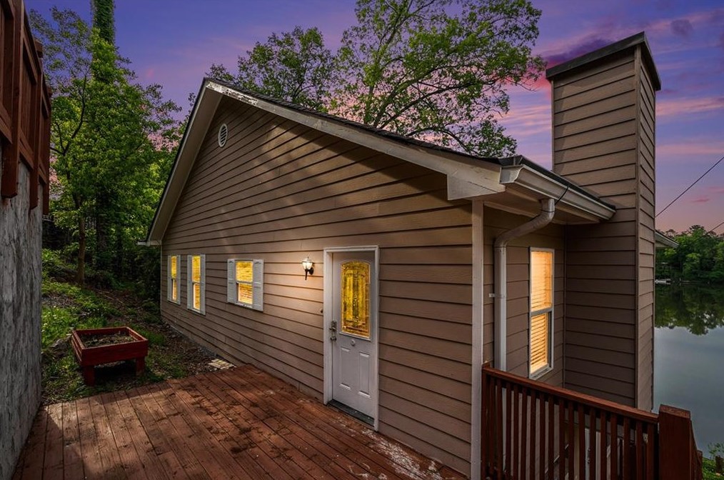 8486 Lake Dr, Lithonia GA  30039-6562 exterior