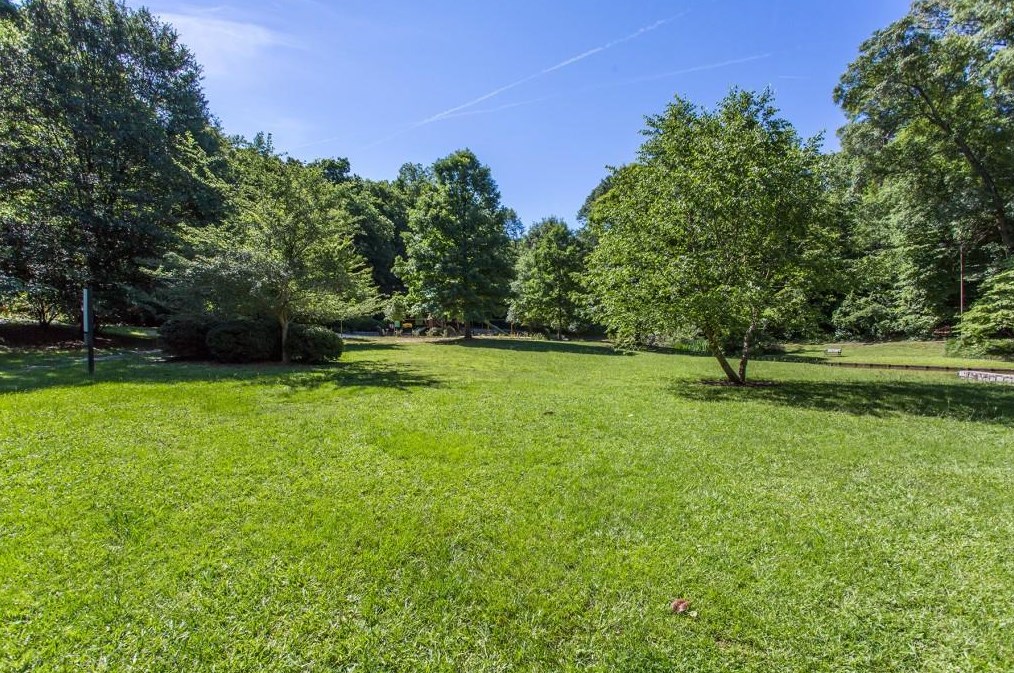 870 Inman Village Pkwy, Atlanta GA  30307-5501 exterior