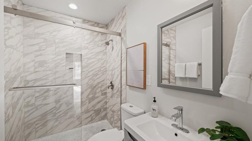 1066 Briar Vista Ter, Atlanta GA 30324-4601 exterior