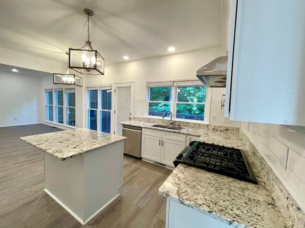 10895 Glenbarr Dr, Duluth GA 30097-7876 exterior