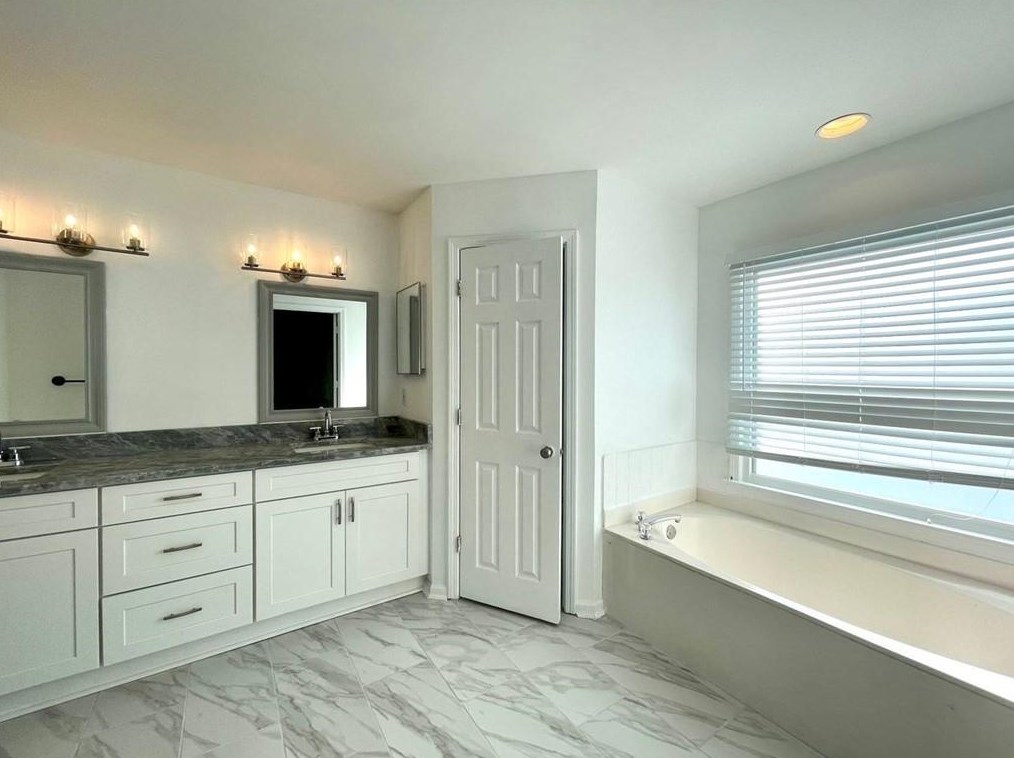 10895 Glenbarr Dr, Duluth GA 30097-7876 exterior