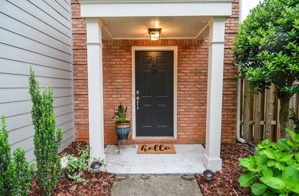 2305 Ashton Dr, Roswell GA  30076-4233 exterior