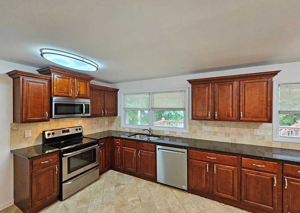 3282 Betty Cir, Decatur GA 30032-2415 exterior