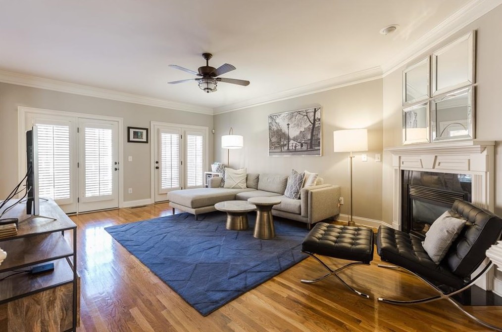 2556 Oglethorpe Cir, Atlanta GA  30319-6602 exterior