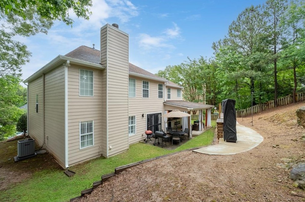 2770 Northcliff Dr, Suwanee GA  30024-2161 exterior