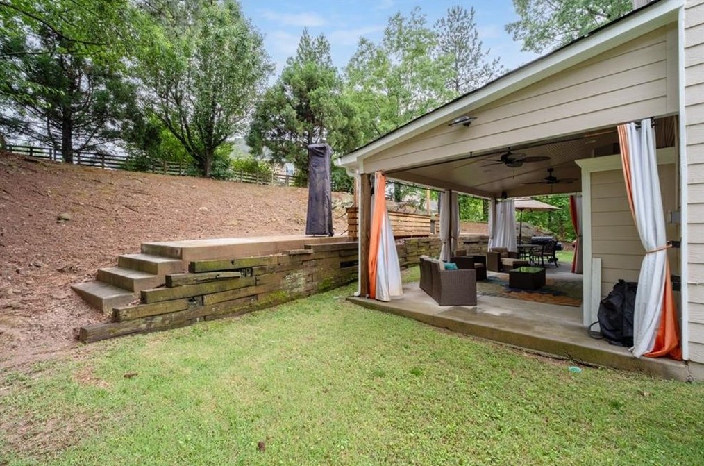 2770 Northcliff Dr, Suwanee GA  30024-2161 exterior