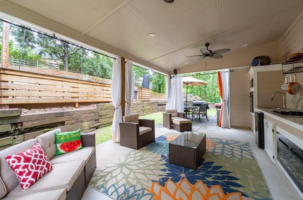 2770 Northcliff Dr, Suwanee GA  30024-2161 exterior
