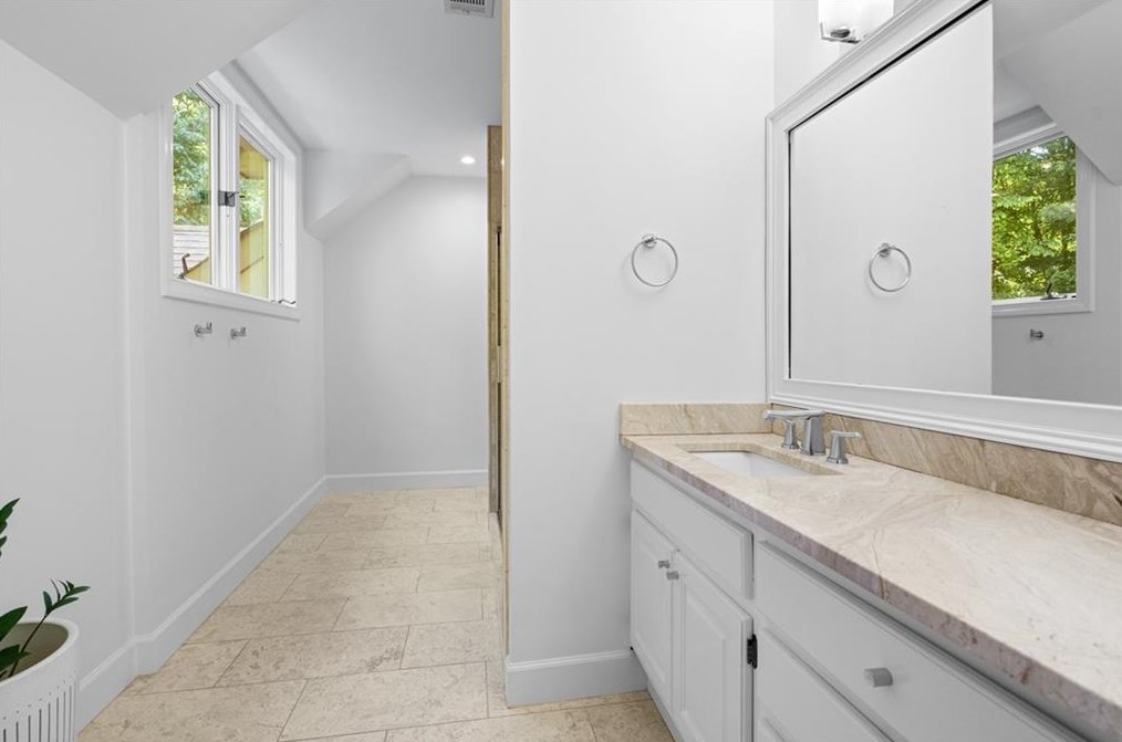 820 Malvern Hl, Alpharetta GA 30022-6227 exterior