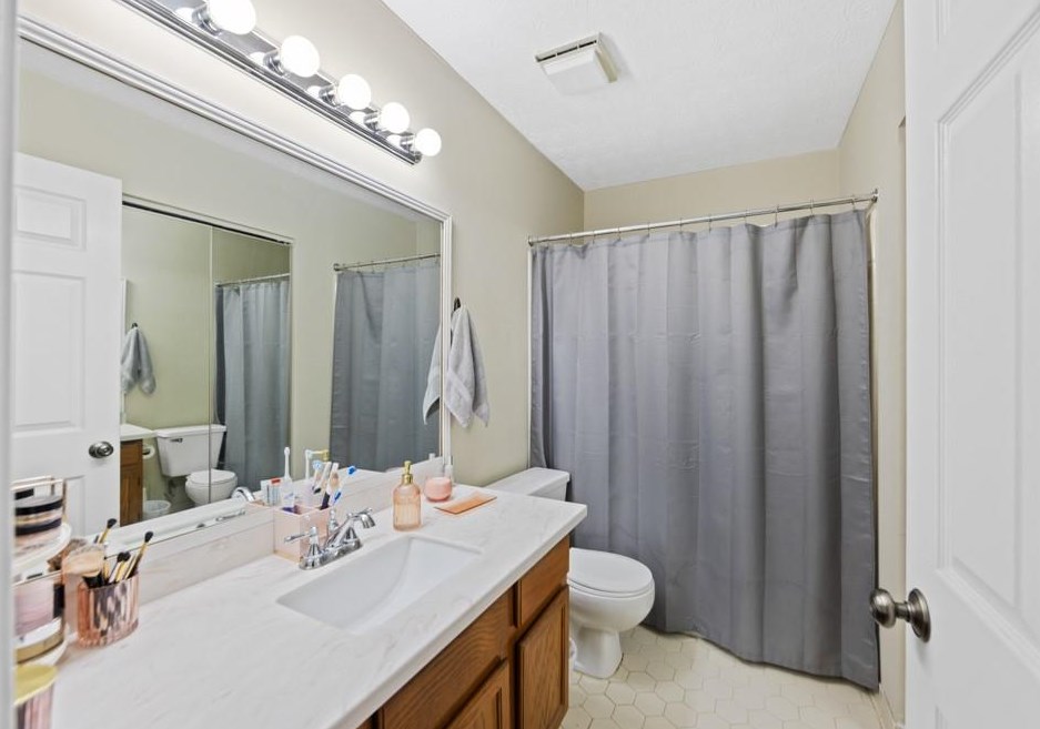 703 Ml Pond Dr, Smyrna GA 30082-3829 exterior