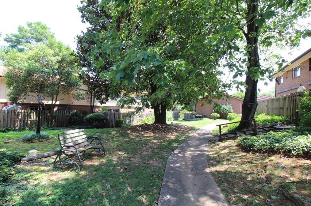 2562 Bradford Sq, Atlanta GA  30345-1366 exterior