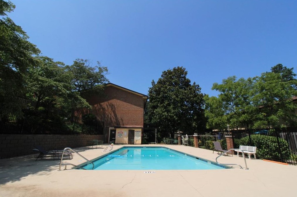 2562 Bradford Sq, Atlanta GA  30345-1366 exterior