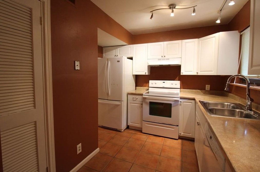 2562 Bradford Sq, Atlanta GA  30345-1339 exterior