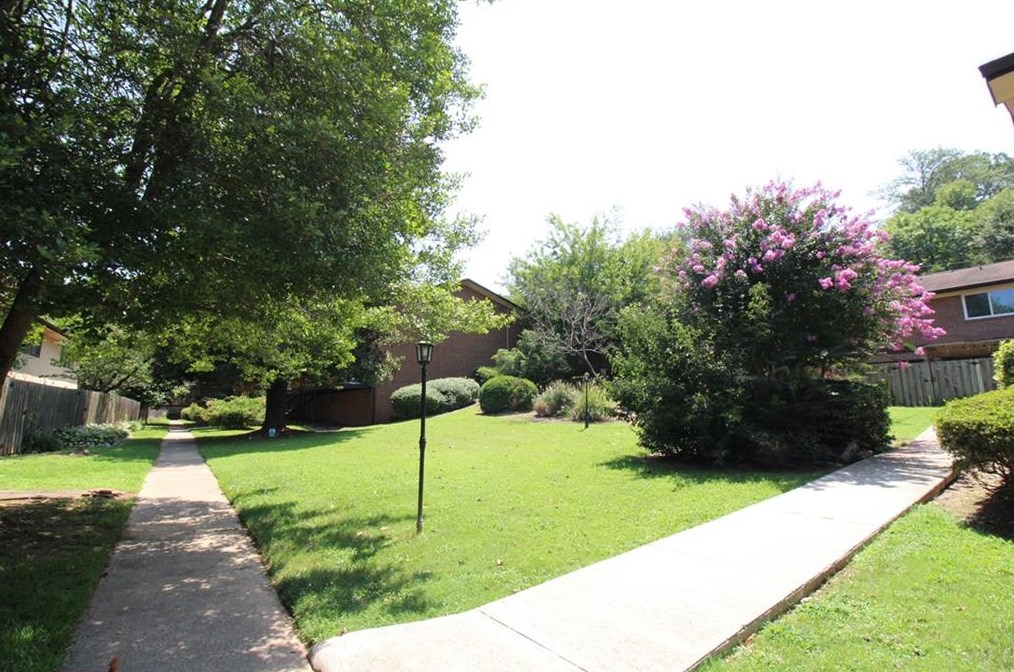 2562 Bradford Sq, Atlanta GA  30345-1366 exterior