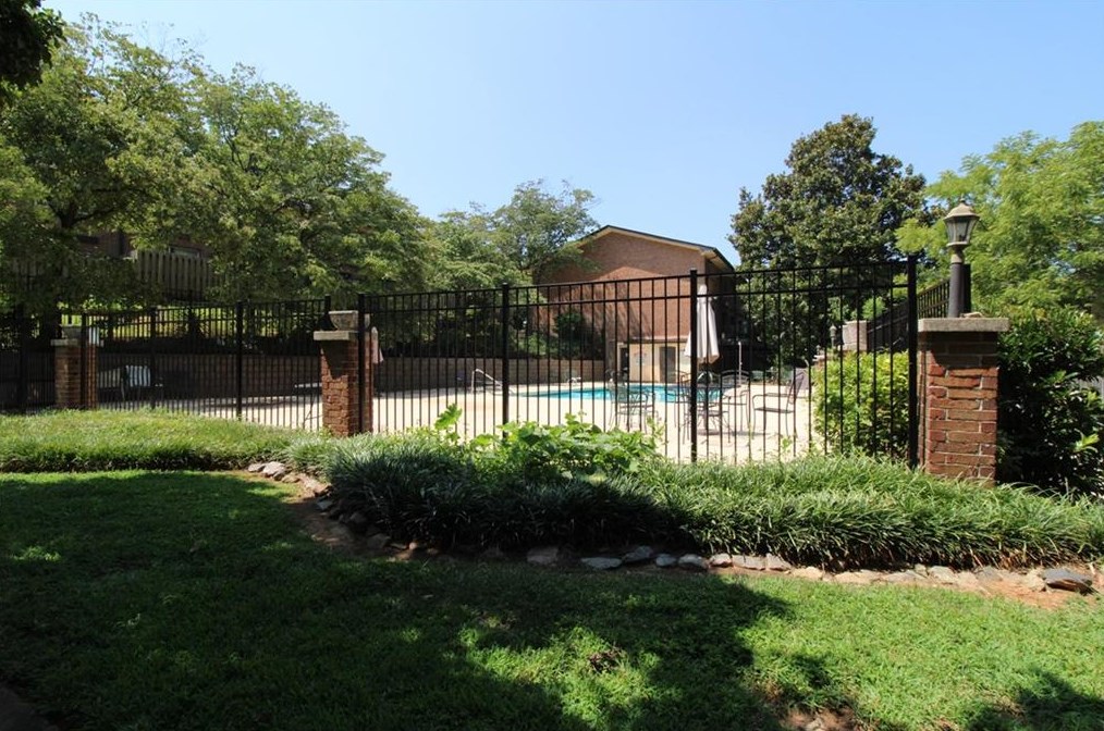 2562 Bradford Sq, Atlanta GA  30345-1366 exterior