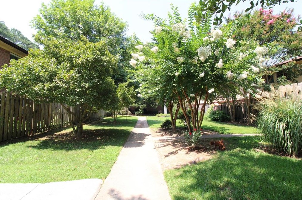 2562 Bradford Sq, Atlanta GA  30345-1366 exterior