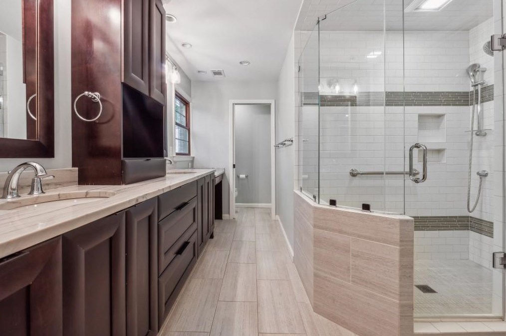 5510 Shiver Smt, Atlanta GA  30342-1429 exterior